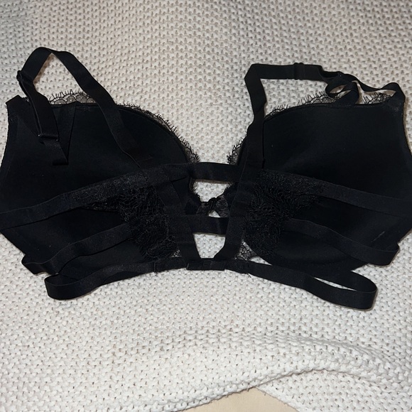 Victoria’s Secret bra 32DD - Picture 3 of 4